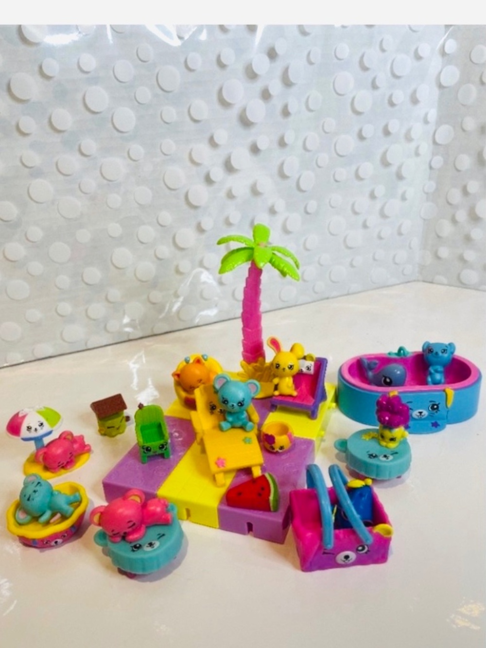 Shopkins 😊Happy Places 🌈🏖️Rainbow Beach Lil’ Pets playset